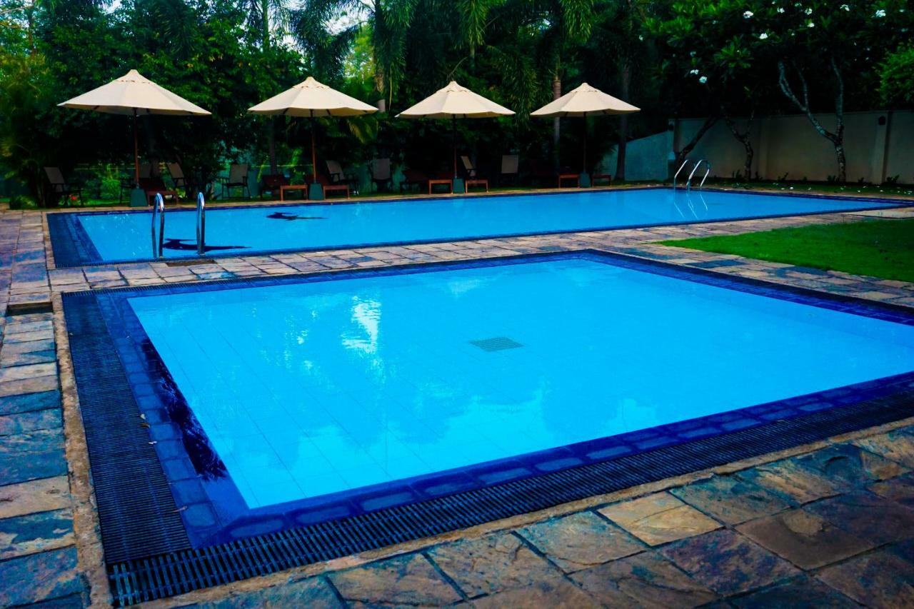 Lavendish Okrin Hotel Kataragama Bagian luar foto